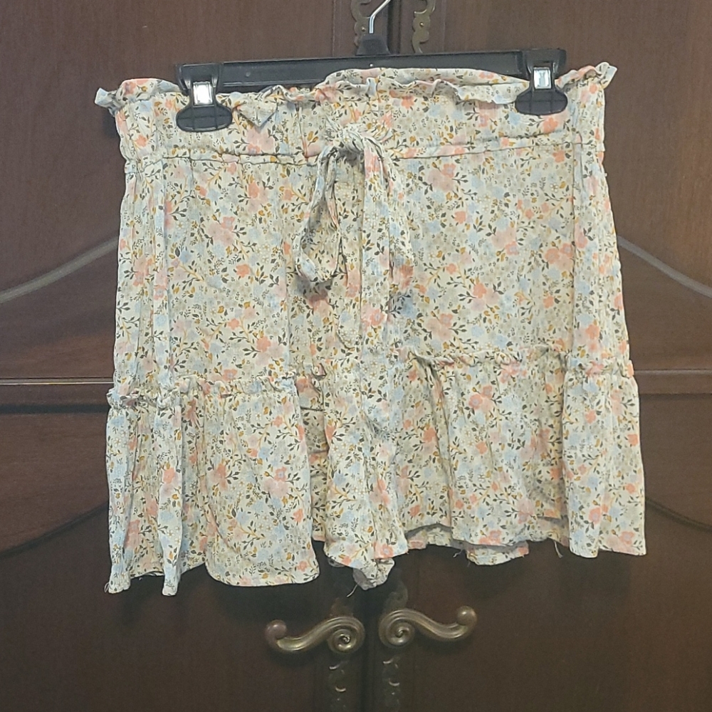 NWOT VANILLA  Star Skort sz. Large